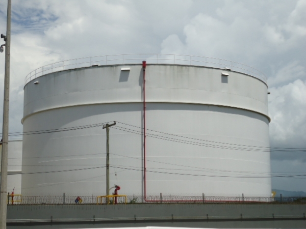 Tanque de 25,000 barriles para almacenamiento de gasolina, UNO Honduras, Pto. Cortes, Honduras