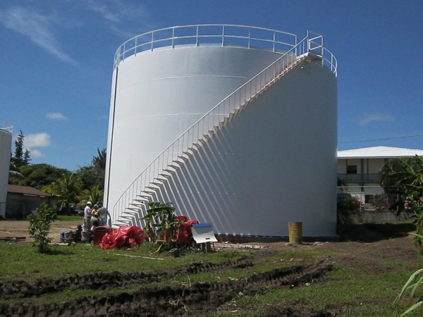 Tanque de 25,000 barriles para almacenamiento de gasolina, UNO Honduras, Pto. Cortes, Honduras